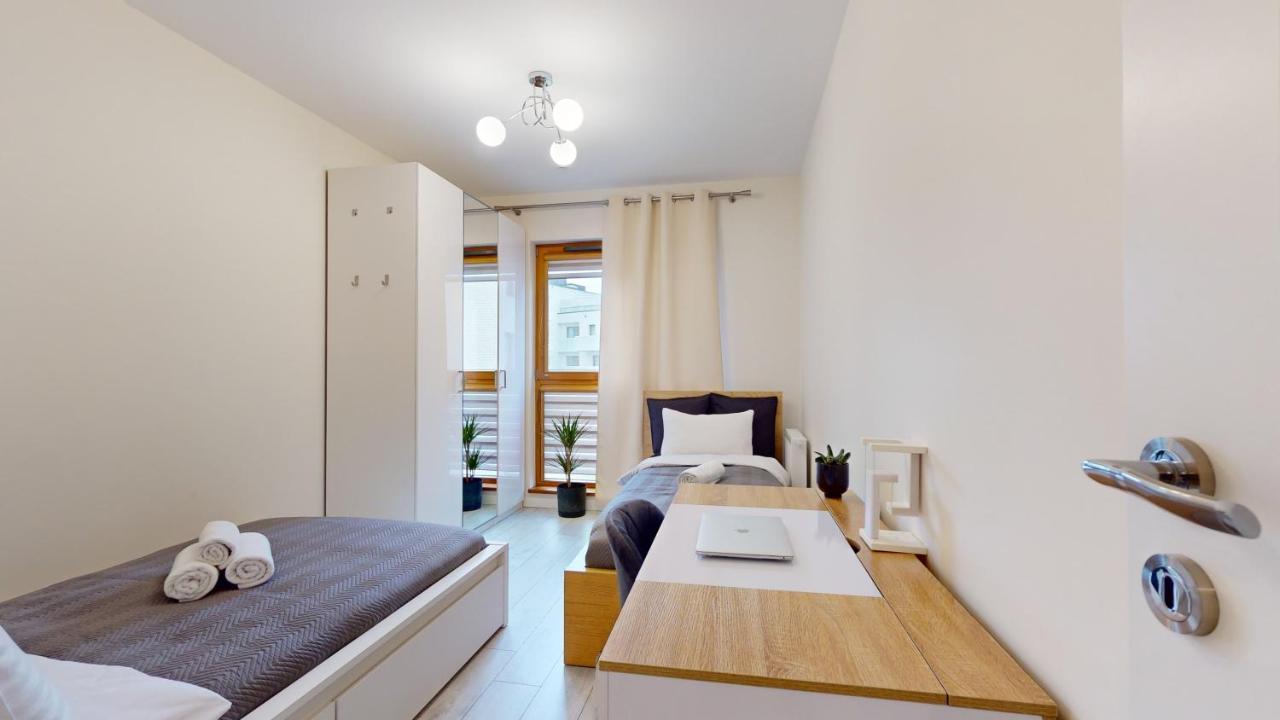 Family House Near The Market Square -Perfect For Family & Business Stays - Ksiecia Witolda Street 500 Steps To Market Square - 2 Bedrooms,2 Parking Places Wroclaw Dış mekan fotoğraf