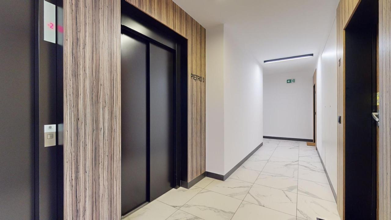 Family House Near The Market Square -Perfect For Family & Business Stays - Ksiecia Witolda Street 500 Steps To Market Square - 2 Bedrooms,2 Parking Places Wroclaw Dış mekan fotoğraf