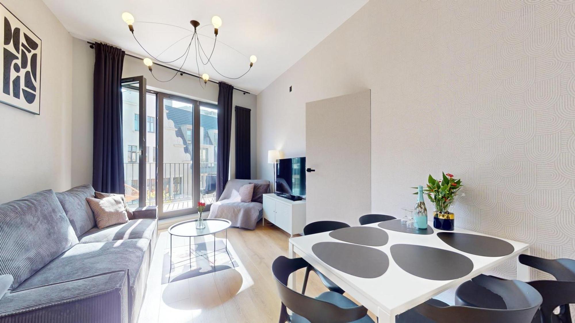 Family House Near The Market Square -Perfect For Family & Business Stays - Ksiecia Witolda Street 500 Steps To Market Square - 2 Bedrooms,2 Parking Places Wroclaw Dış mekan fotoğraf