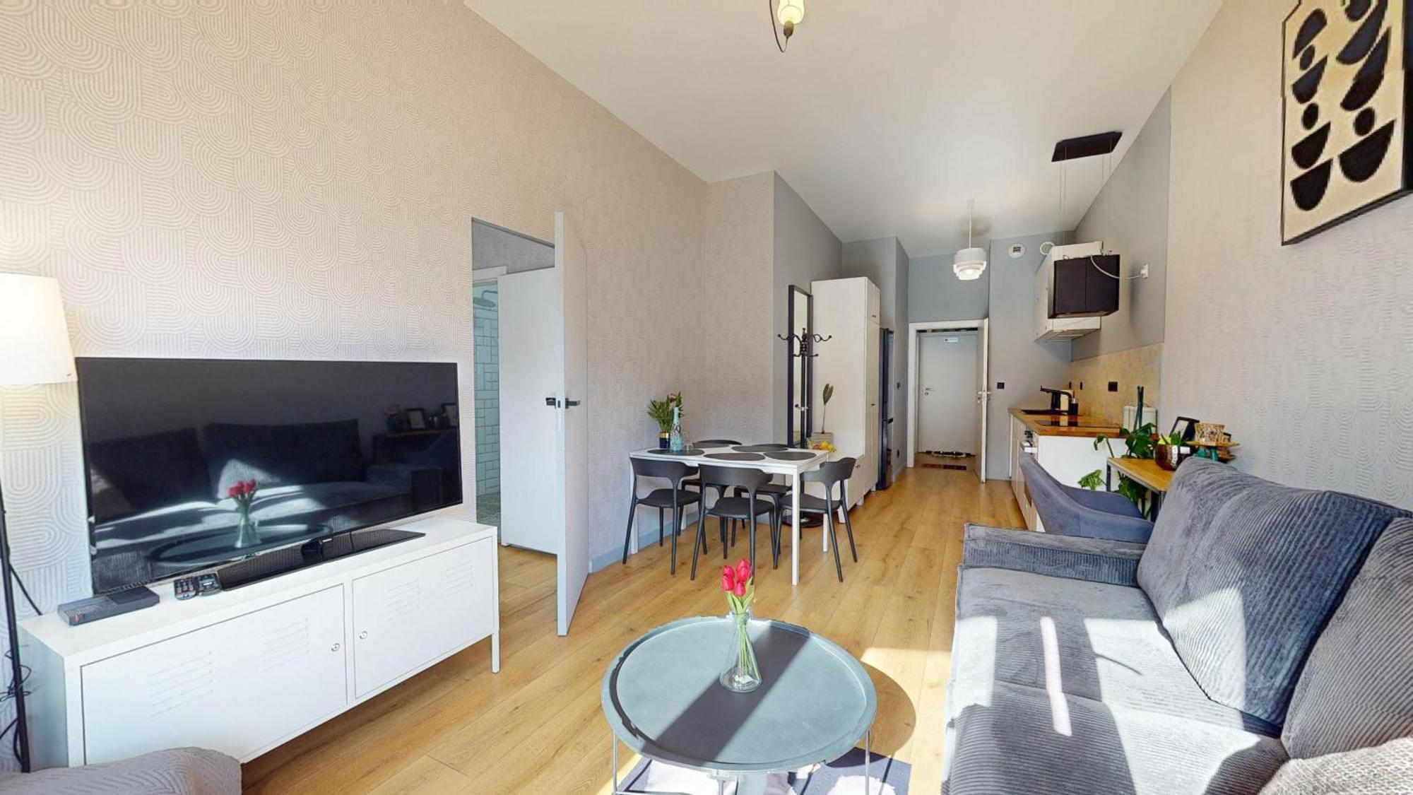 Family House Near The Market Square -Perfect For Family & Business Stays - Ksiecia Witolda Street 500 Steps To Market Square - 2 Bedrooms,2 Parking Places Wroclaw Dış mekan fotoğraf